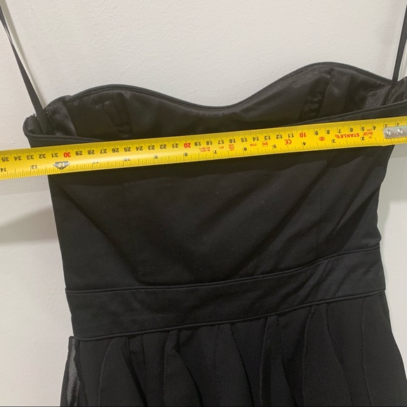 Short black dress French Connection sweetheart neck ruffle skirt - Picture 5 of 9